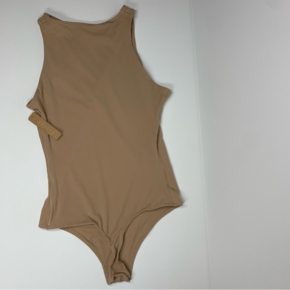 SKIMS NEW WITH TAGS Fits
Everybody Nude High Neck Bodysuit
Size Small - Picture 5 of 9